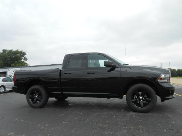 2013 RAM Ram Pickup XLT 4X4 W/third Row Seating