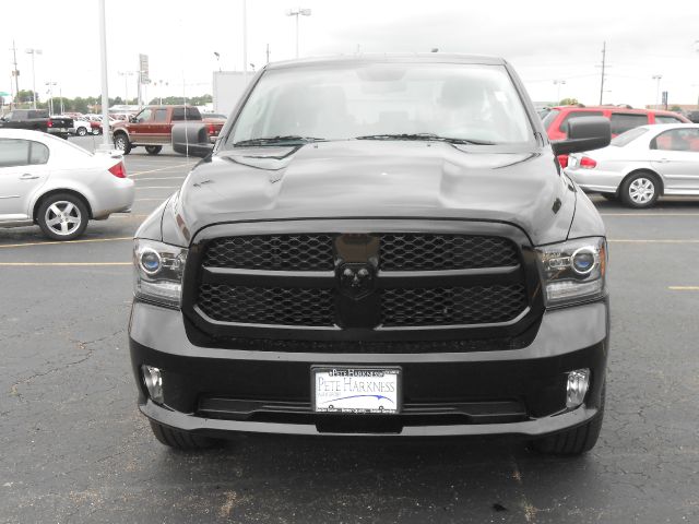 2013 RAM Ram Pickup XLT 4X4 W/third Row Seating