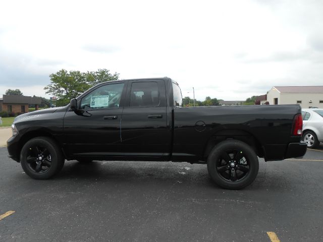 2013 RAM Ram Pickup XLT 4X4 W/third Row Seating