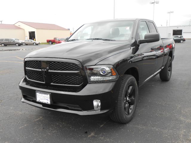 2013 RAM Ram Pickup XLT 4X4 W/third Row Seating