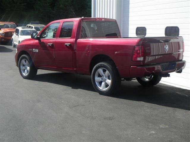 2013 RAM Ram Pickup 2dr 102 WB 4WD Value Manual