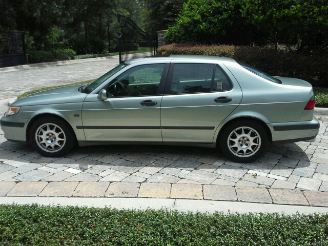 2001 Saab 9-5 Base