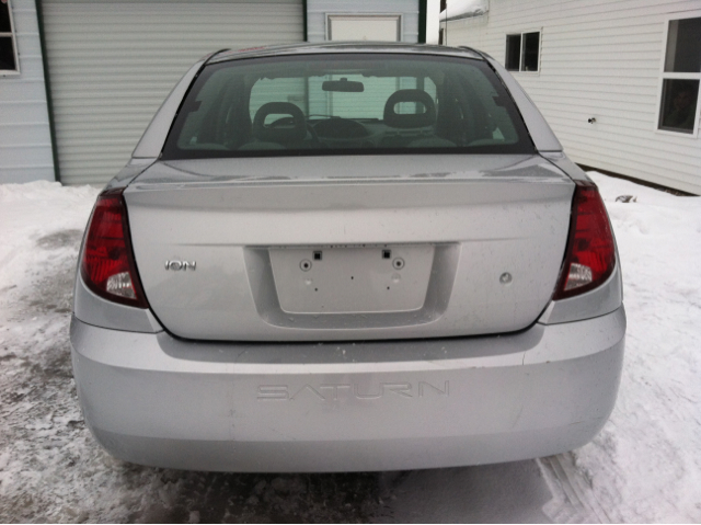 2005 Saturn Ion LE - Like New Clean Title