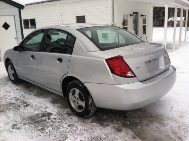 2005 Saturn Ion LE - Like New Clean Title