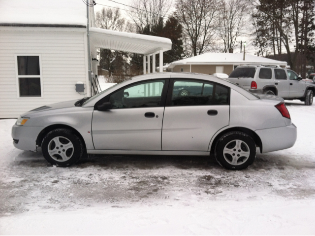 2005 Saturn Ion LE - Like New Clean Title