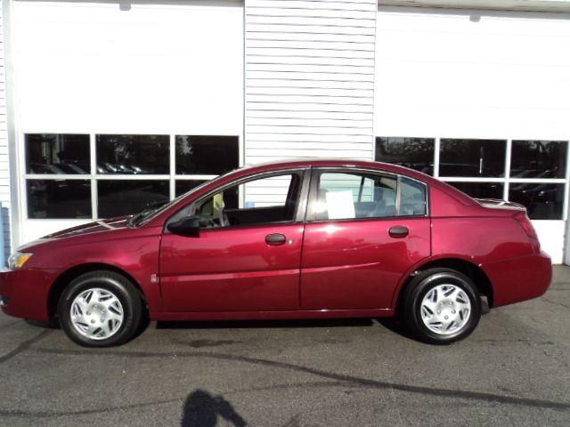 2005 Saturn Ion LE - Like New Clean Title