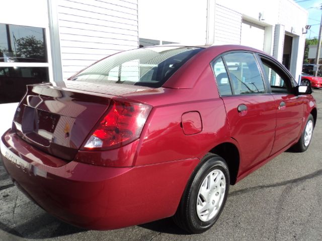 2005 Saturn Ion LE - Like New Clean Title