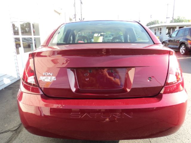 2005 Saturn Ion LE - Like New Clean Title