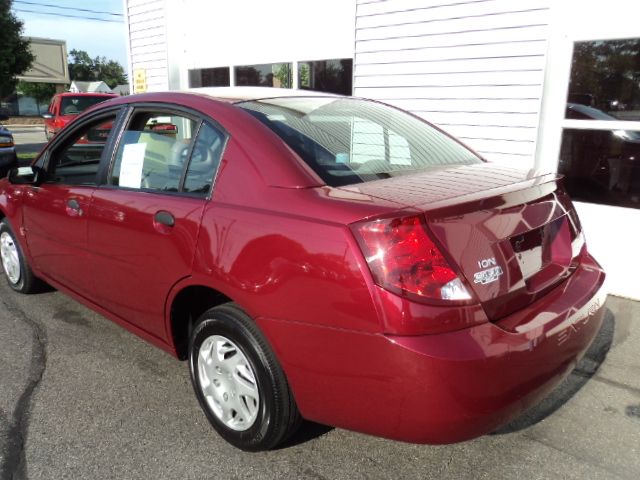 2005 Saturn Ion LE - Like New Clean Title