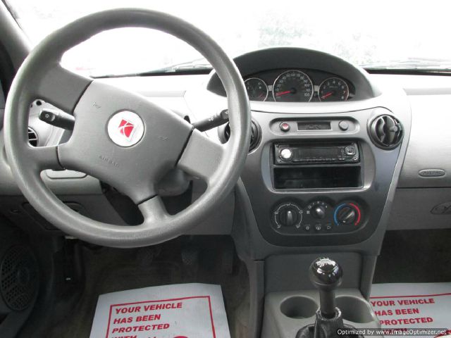 2005 Saturn Ion LE - Like New Clean Title