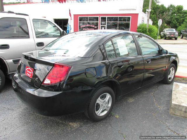 2005 Saturn Ion LE - Like New Clean Title