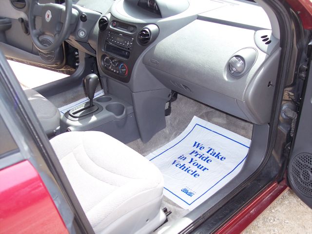 2005 Saturn Ion LE - Like New Clean Title