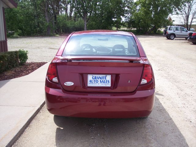 2005 Saturn Ion LE - Like New Clean Title