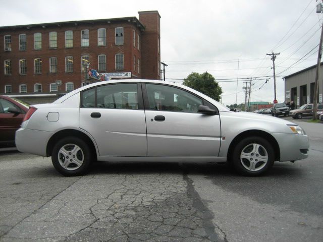 2005 Saturn Ion LE - Like New Clean Title