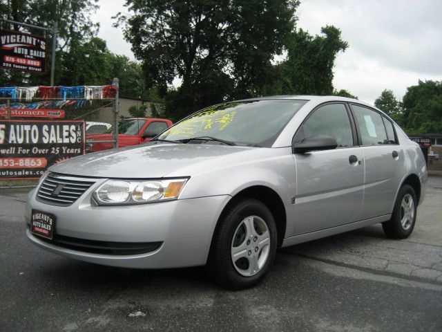 2005 Saturn Ion LE - Like New Clean Title