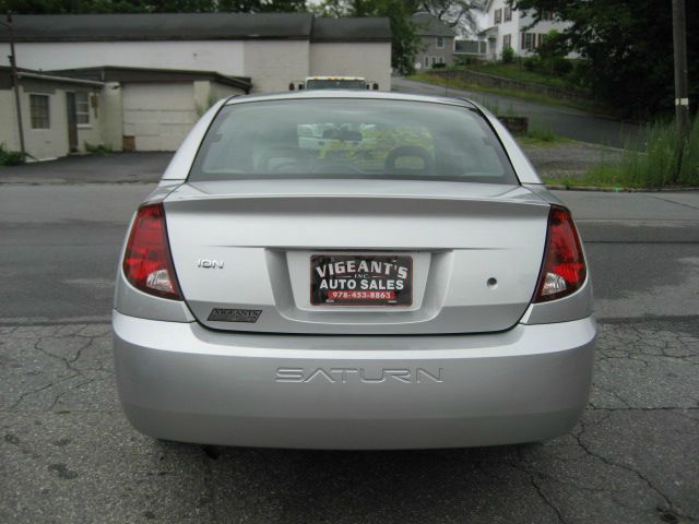 2005 Saturn Ion LE - Like New Clean Title