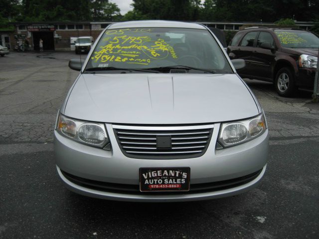 2005 Saturn Ion LE - Like New Clean Title