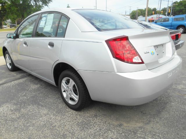 2005 Saturn Ion LE - Like New Clean Title