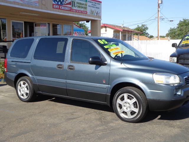 2005 Saturn Relay 2dr 3.8L Auto Track