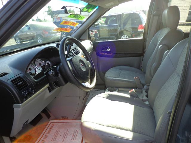 2005 Saturn Relay 2dr 3.8L Auto Track