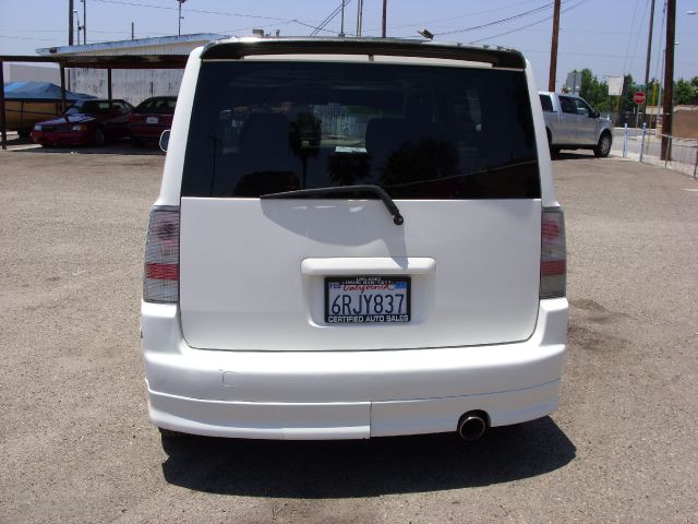 2004 Scion xB SW2