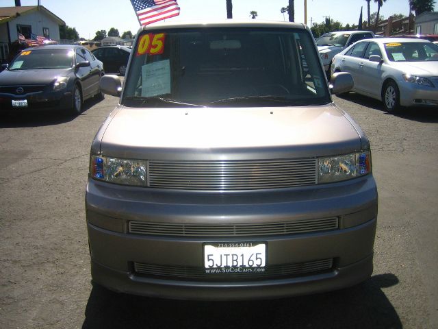 2005 Scion xB SW2