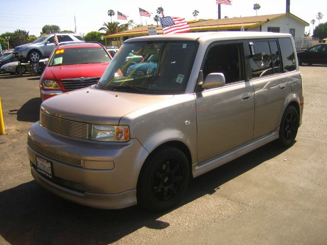 2005 Scion xB SW2