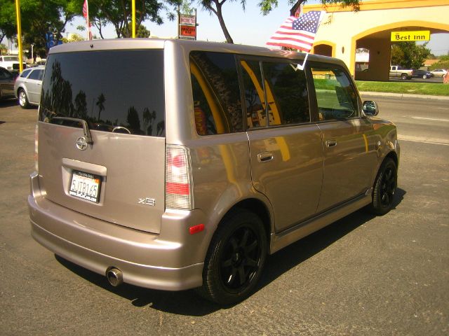 2005 Scion xB SW2