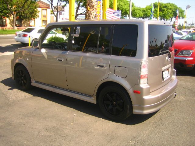 2005 Scion xB SW2