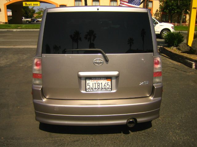 2005 Scion xB SW2