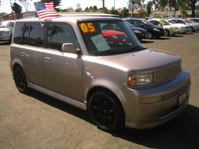 2005 Scion xB SW2