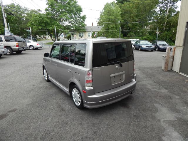 2005 Scion xB SW2