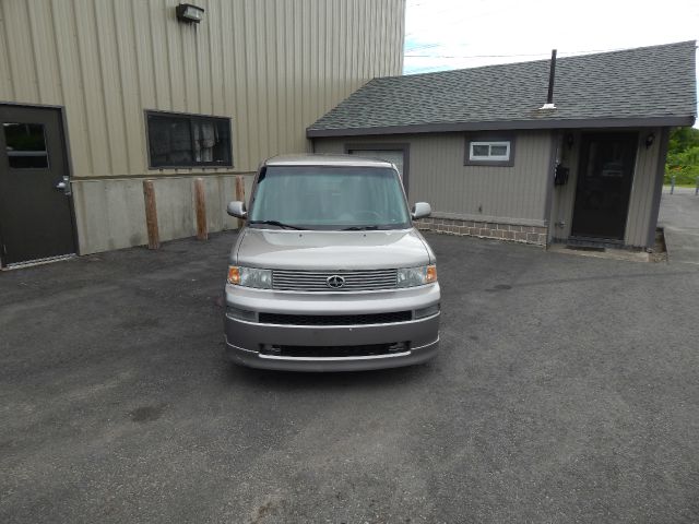 2005 Scion xB SW2