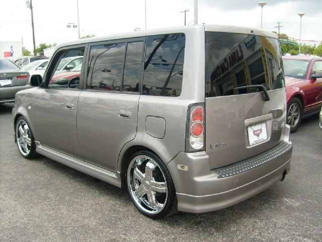 2005 Scion xB SW2