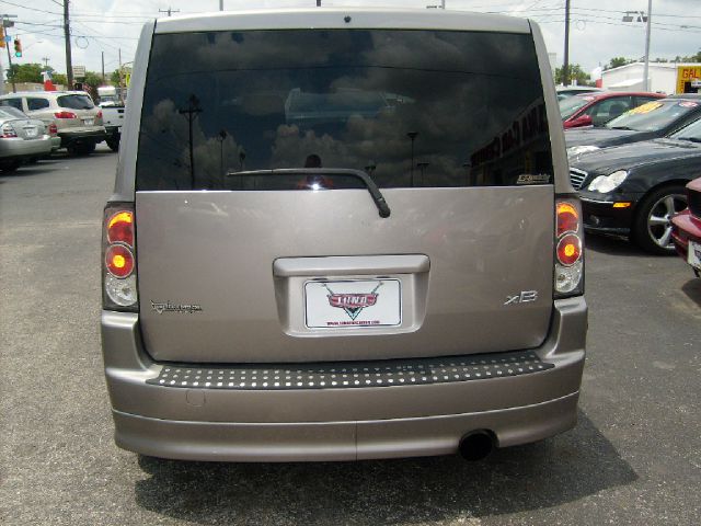 2005 Scion xB SW2