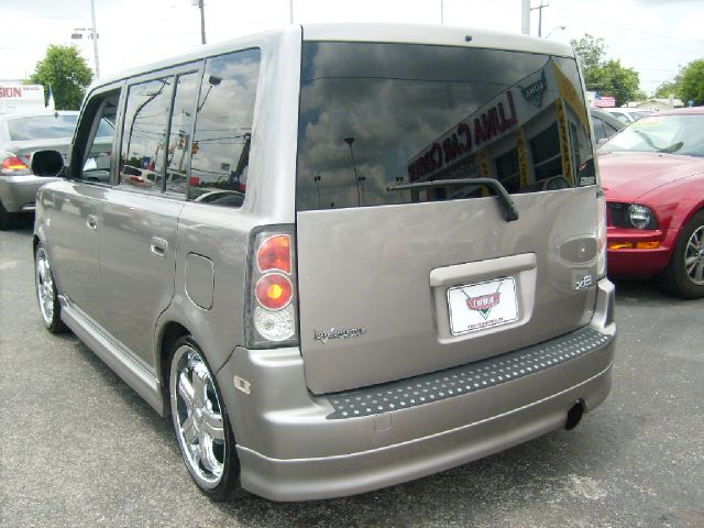 2005 Scion xB SW2