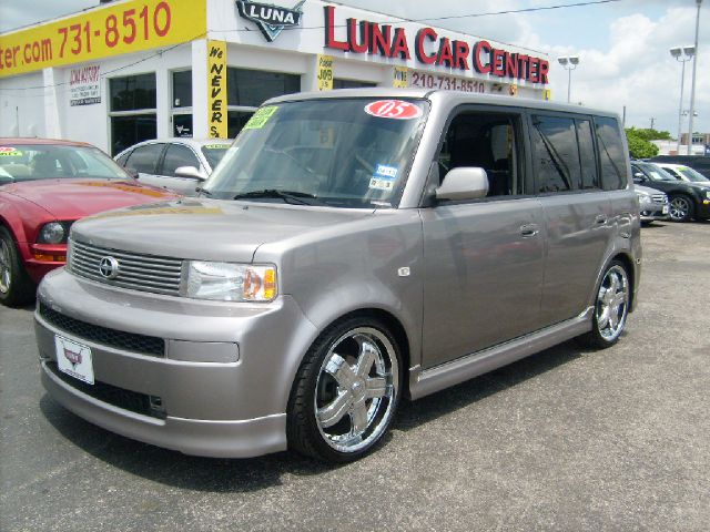 2005 Scion xB SW2