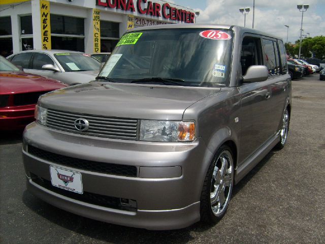 2005 Scion xB SW2