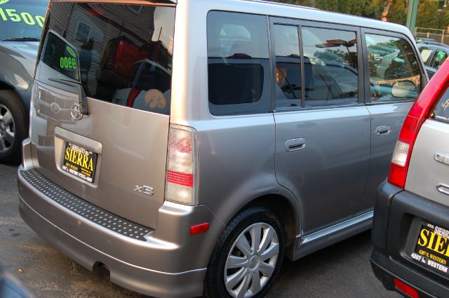 2005 Scion xB SW2