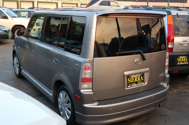 2005 Scion xB SW2