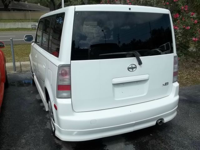 2005 Scion xB SW2