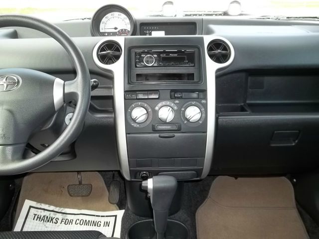 2005 Scion xB SW2