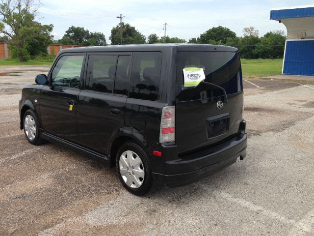 2005 Scion xB SW2