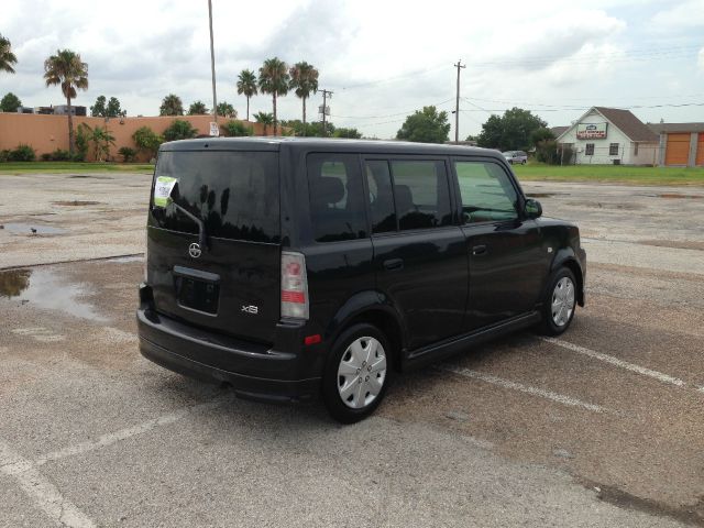 2005 Scion xB SW2