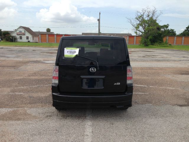 2005 Scion xB SW2