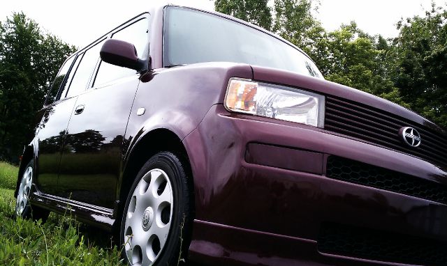 2005 Scion xB SW2