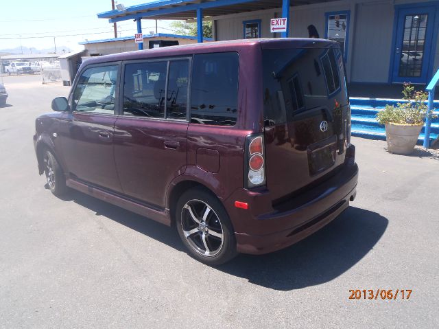 2005 Scion xB SW2