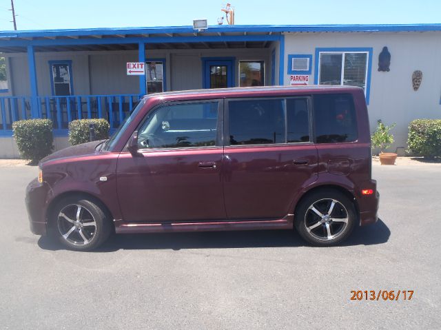 2005 Scion xB SW2