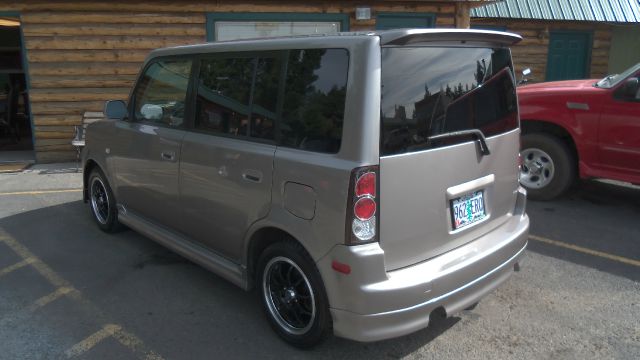 2005 Scion xB SW2