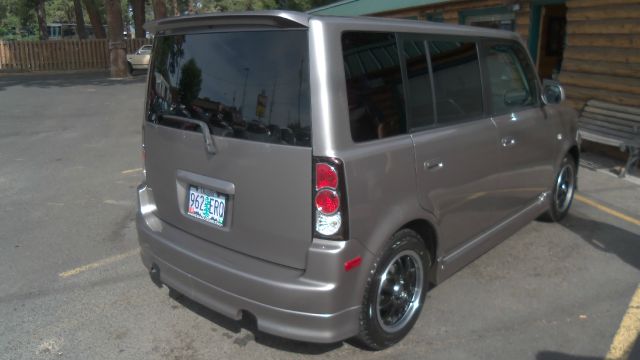 2005 Scion xB SW2